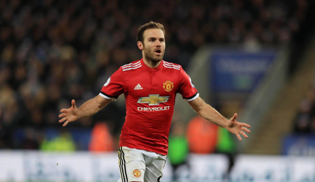 2. Juan Mata - Pemain asal Spanyol ini bisa meninggalkan Old Trafford dengan status gratis. Manajemen Setan Merah belum memperpanjang kontrak karena masih ingin melihat perkembangan Juan Mata yang masih cedera hamstring. (AP/Mike Egerton)