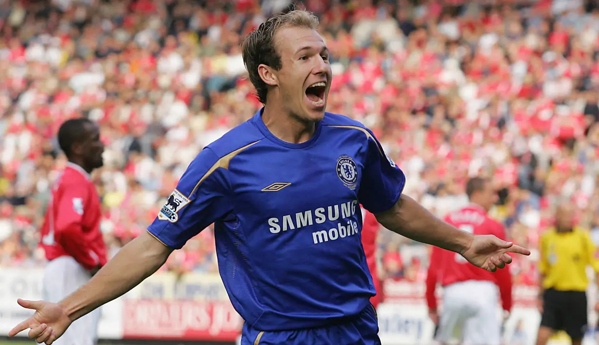 Arjen Robben. Pada musim 2004/2005, sayap asal Belanda yang baru saja bergabung dengan Chelsea dari PSV ini memiliki nilai pasar senilai 20 juta euro. Ia berhasil mencetak 7 gol dan 9 assist di Liga Inggris dari 18 penampilan saja akibat mengalami cedera di tengah musim. (AFP/Odd Andersen)
