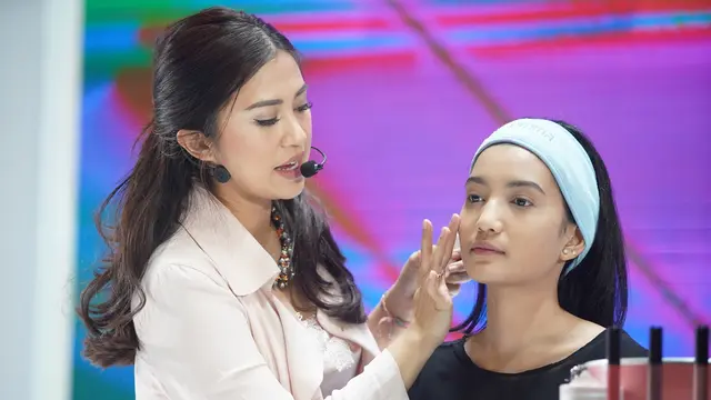 Beauty demo by Tyna Kanna Mirdad di Fimela Fest 2018