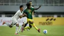 <p>Pemain Timnas Mali U-22,&nbsp;Sekou Kone, dijaga ketat oleh pemain Timnas Indonesia U-22,&nbsp;Rivaldo Pakpahan pada laga ujicoba&nbsp;yang digelar di Stadion Pakansari, Kabupaten Bogor, Selasa (18/11/2025) pukul 20.00 WIB.&nbsp;(Bola.com/Bagaskara Lazuardi)</p>