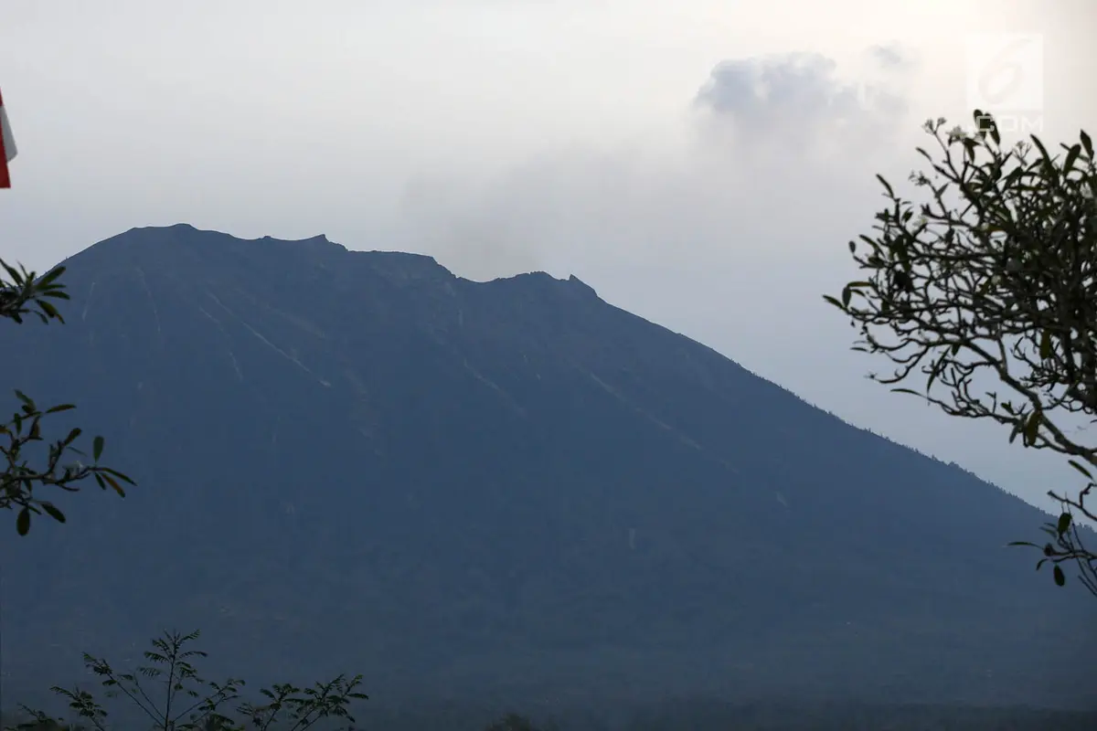 Kondisi Terkini, Asap Gunung Agung Semakin Terlihat Menipis