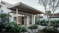 9 Model Kanopi Teras dari Rangka Kayu yang Bikin Rumah Adem, Desain Minimalis Tropis
