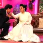 Film terbaru Kajol dan Shah Rukh Khan dikabarkan membuat suami artis cantik Bollywood, Ajay Devgn merasa tersingkir. Benarkah itu?