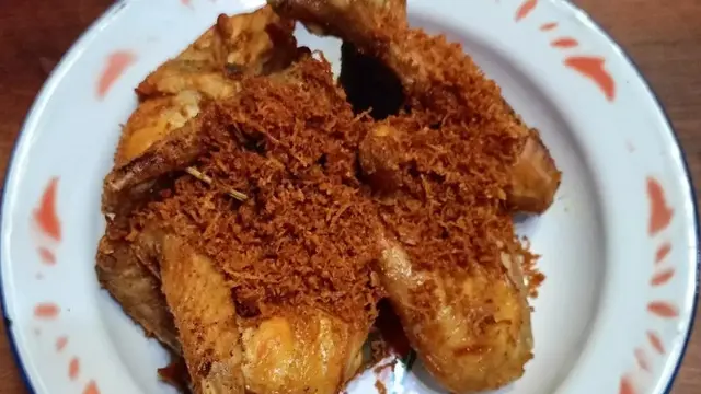 Ayam Goreng Serundeng Kemiri