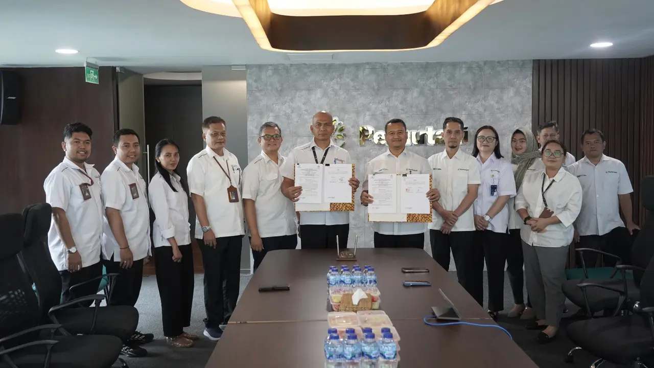 Penandatangann Perjanjian Kerja Sama Usaha Pemanfaatan Jasa Lingkungan Wisata Alam di Menoreh View Zona Otorita Kawasan Pariwisata Borobudur antara Perhutani dan pengelola Borobudur.