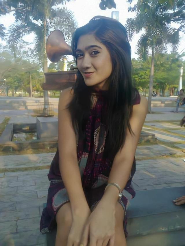 6 Potret Lawas Revi Mariska saat Masih Main Sinetron, Kini Dikabarkan Jadi Pengamen