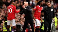 Manajer Manchester United, Erik ten Hag, memimpin timnya meraih kemenangan 3-0 atas Leicester City&nbsp;pada laga pekan ke-24 Premier League di Old Trafford, Minggu (19/2/2023) malam WIB. (AFP/Oli Scarff)