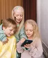 Gen Z menghadapi tantangan baru ketika menjadi orang tua karena anak tumbuh berdampingan dengan internet, mulai dari penggunaan teknologi hingga berbagai risiko di ruang digital. (Foto/Dok: Pexels)