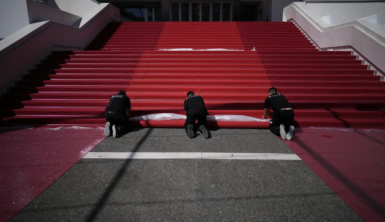 Adalah Palais des Festivals, gedung tempat penyelenggaran festival film yang menjadi tujuan favorit pelancong baik lokal maupun mancanegara. (AP Photo/Daniel Cole)