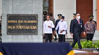 Presiden Joko Widodo (Jokowi) didampingi Menteri Perhubungan Budi Karya Sumadi meresmikan terminal VVIP Bandara Halim Perdanakusuma. (Dok. Kemenhub)