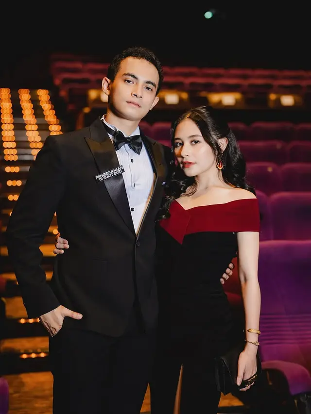 Potret Romantis Prilly Latuconsina dan Omara Esteghlal di Premiere Film Terbaru, Tampil Serasi dengan Busana Klasik