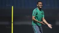 Gelandang Timnas Indonesia, Rizky Pora, saat latihan di Stadion Patriot, Bekasi, Senin (2/10/2017). Latihan ini merupakan persiapan jelang laga persahabatan melawan Kamboja. (Bola.com/Vitalis Yogi Trisna)