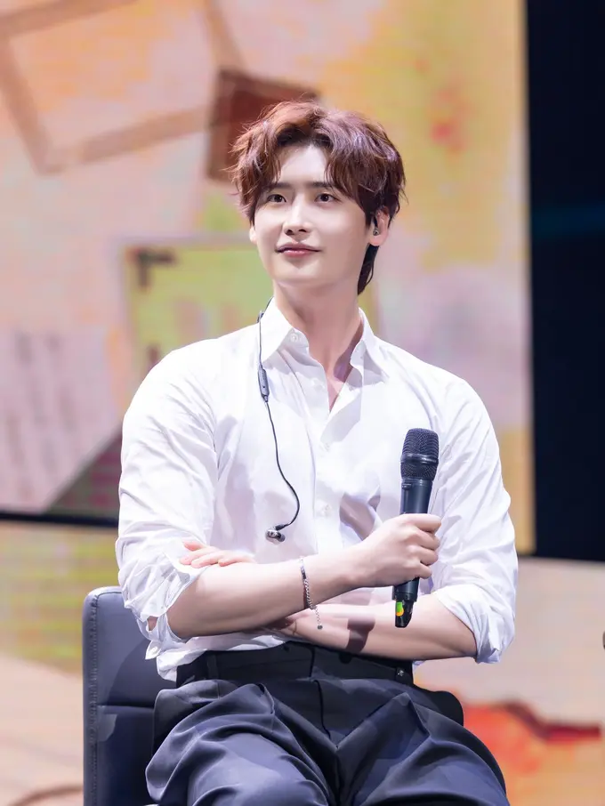 Lee Jong Suk