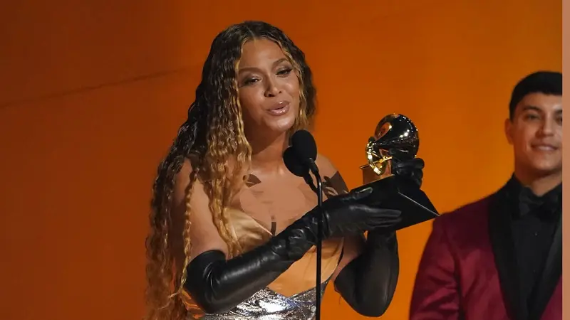 Beyonce menang Grammy Award. (Foto: AP Photo/Chris Pizzello)