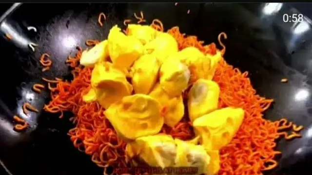 6 Potret Kocak Orang Makan Durian Ini Bikin Geleng Kepala