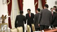 Presiden Joko Widodo menerima kunjungan delegasi ADB di Istana Merdeka, Jakarta, Jumat (12/2). Dalam pertemuan tersebut ADB menyampaikan dukungan pembiayaan untuk Indonesia sesuai kepasitas peminjaman yang ditingkatkan. (Liputan6.com/Faizal Fanani)