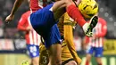 Atletico membuka keunggulan di menit ke-35 lewat sundulan Reinildo Mandava. (JAVIER SORIANO/AFP)