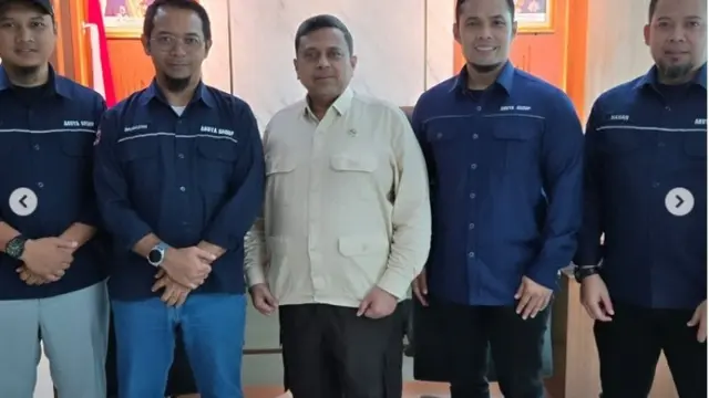 Pemilik Restoran Ayam Temui BPJPH, Sebut Ada Oknum Persulit Pengajuan Sertifikat Halal dan Minta Biaya Miliaran Rupiah.  foto; Instagram @oktawirawan, @bangonim, @bram_raditz, @ustadzrendy, @wawan_ibra82