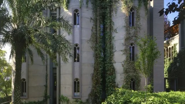 Rumah Megah Bekas Pabrik Semen