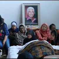 Sebagai seorang anak, Pia Akbar Nasution melihat jelas perjuangan sang ayah, Adnan Buyung Nasution. Ini cerita seperti apa perjuangan terakhir Adnan Buyung Nasution melawan sakitnya.