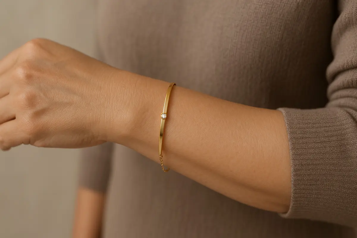 Gelang Emas Model Klasik Palang untuk Ibu-Ibu 40 Tahun ke Atas/Ilustrasi gambar oleh AI