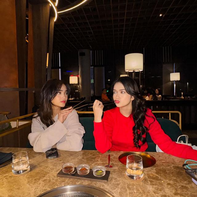 Potret Kebersamaan Fuji dan Rebecca Klopper