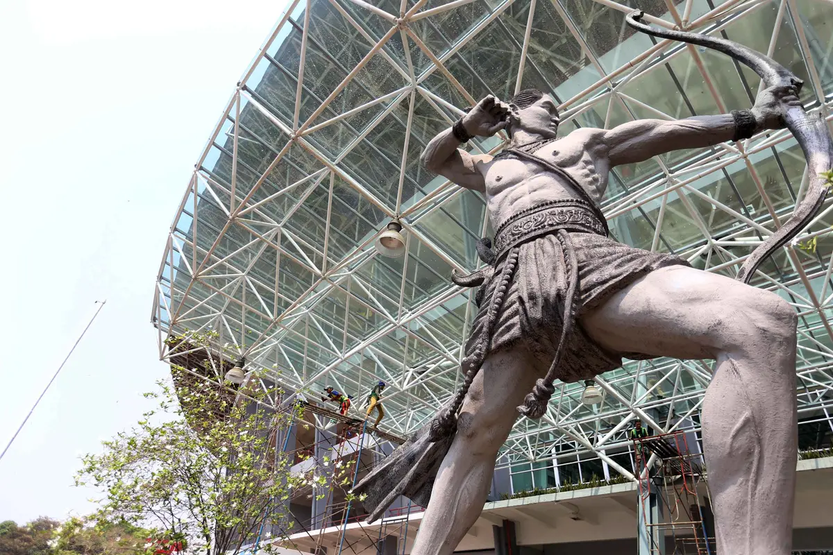Mempercantik Gelora Bung Karno