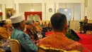 Suasana pertemuan di Istana Negara, Jakarta, Jumat (13/1). Dalam pertemuan ini, Jokowi mengingatkan agar pelaku industri jasa keuangan memberikan kredit kepada sektor produktif, utamanya adalah UMKM. (Liputan6.com/Angga Yuniar)