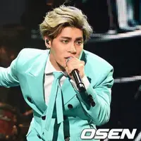 Kim Jonghyun atau Jonghyun `SHINee` saat beraksi secara solo [foto: OSEN]