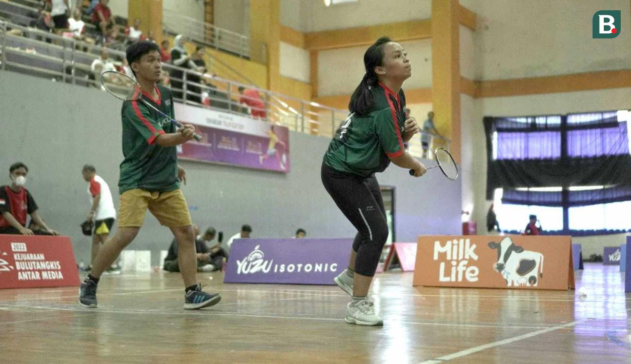 Ganda campuran tersebut diwakilkan oleh Pradipta Utama dan Iqri Widya dari Bola.com dan Bola.net. (Bola.com/Okie Prabhowo)