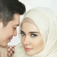 Zaskia Sungkar dan Irwansyah (Instagram/@zaskiasungkar15)