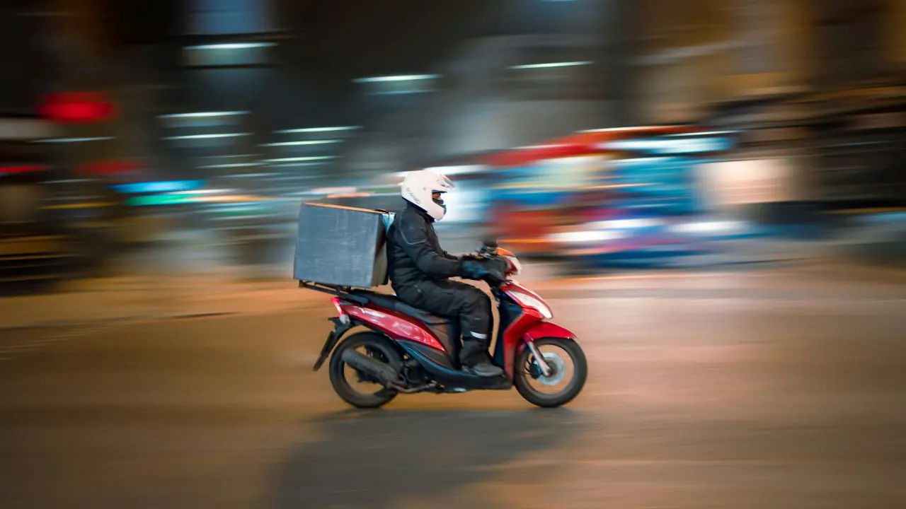 Ilustrasi food delivery, order makanan