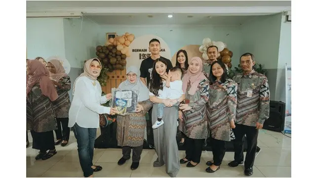 6 Potret Baby Issa Anak Nikita Willy Rayakan Ultah di Panti Asuhan, Penuh Kesan