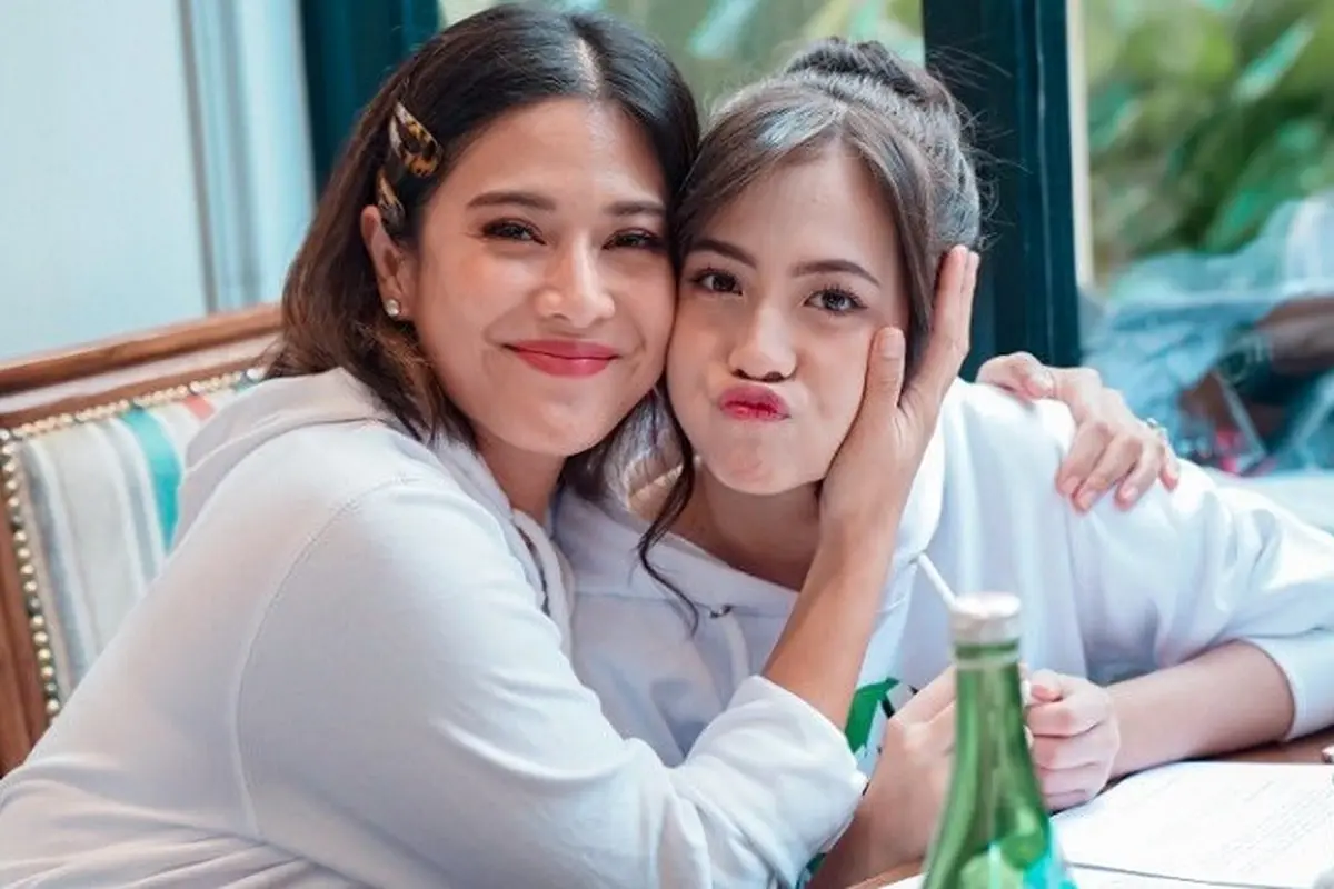 Kedekatan Dian Sastro dan Adhisty Zara