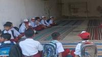 Sekolah Disegel Orang yang Mengaku Pemilik Lahan, Ratusan Siswa SD di Pamekasan Numpang Belajar di Rumah Warga