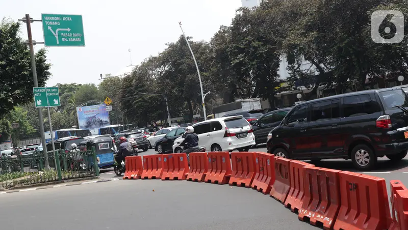 Arus Lalin Menuju Istana Ditutup, Kepadatan Terjadi Di Medan Merdeka Timur