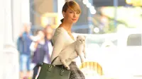 Taylor Swift akan ditemani oleh kucingnya, Olivia Benson, dalam turnya. Tentu saja hal itu menjadi cerita unik tersendiri! (ABC News)