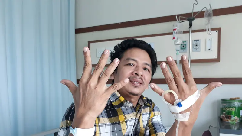 Supriyanto (46) salah seorang warga Cipondoh Kota Tangerang yang sudah menjalani rawat inap dari Sabtu pekan lalu, mengaku kecewa dengan tidak bisa menggunakan hak suaranya.