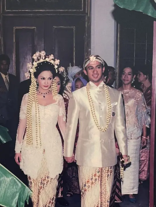 Ersa Mayori dan Otto Djauhari menikah pada 14 Desember 2003. [Foto: Instagram/ersamayori]