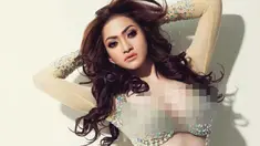 Penangkapan AA dan RA terkait kasus prostitusi, nama Amel Alvi sontak menjadi pembicaraan hangat di masyarakat. Namun siapa sangka, model kelahiran tahun 1992 memiliki tubuh yang lebih seksi dibanding saat awal berkarir dulu.