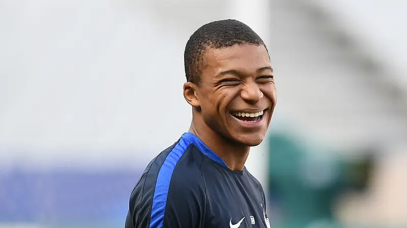 Penyerang AS Monaco asal Prancis, Kylian Mbappe, kembali dikaitkan dengan Real Madrid. 