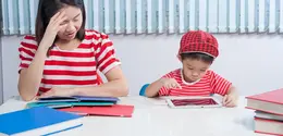 anak yang terbiasa mengambil tanggung jawab atas kesalahannya akan tumbuh menjadi pribadi yang lebih percaya diri, mampu mengambil keputusan, dan tidak mudah bergantung pada orang lain. (foto/dok: freepik/fwstudio)