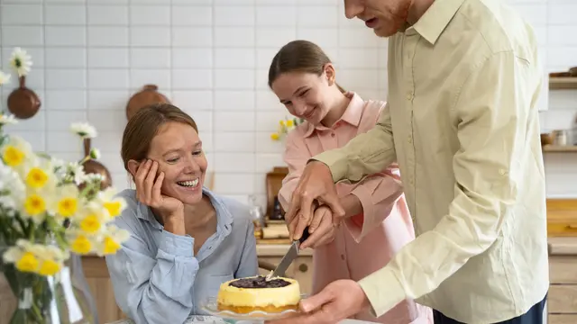 5 Zodiak yang Paling Suka Makanan Manis - 1