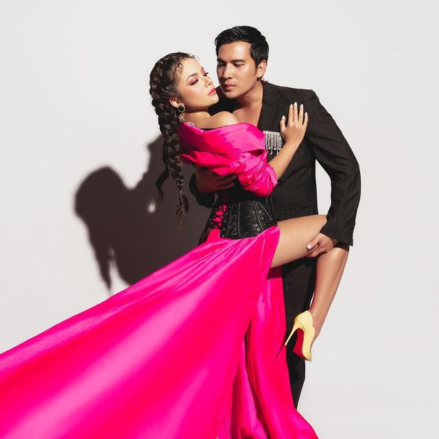 7 Potret Mesra Dinar Candy dan Ridho Illahi, Makin Mesra Hingga Belikan Mobil