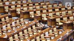 Suasana rapat paripurna ke-14 masa persidangan III tahun sidang 2021-2022 di Gedung Nusantara II, Kompleks Parlemen, Senayan, Jakarta, Selasa (8/2/2022). Ada 6 acara dalam rapat paripurna DPR hari ini. (Liputan6.com/Angga Yuniar)
