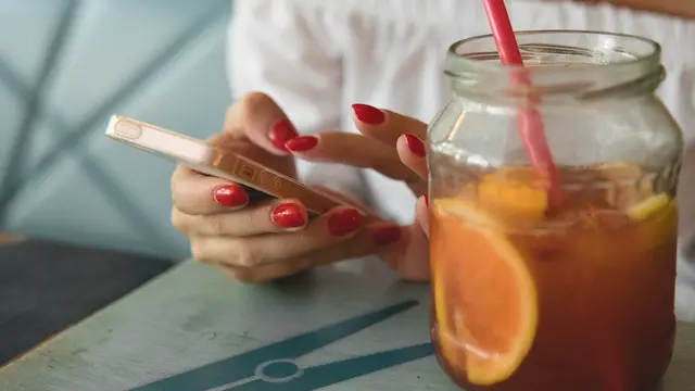 [Bintang] Jangan Ngarep Chat Dibales Cepat Kalau Pacaran sama 4 Zodiak Ini