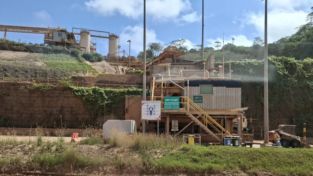 Proyek tambang emas Tujuh Bukit yang dioperasikan anak perusahaan PT Merdeka Copper Gold Tbk (MDKA) yakni PT Bumi Suksesindo. (Foto: Liputan6.com/Agustina Melani)
