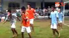 Para siswa SMP Keluarga Kudus, Jateng, memeriahkan gebyar sepakbola Piala Dunia 2010 di Afrika Selatan dengan bertanding menggunakan topeng wajah koruptor. Cara sederhana memperingati Piala Dunia sekaligus bentuk perlawanan bagi koruptor. 