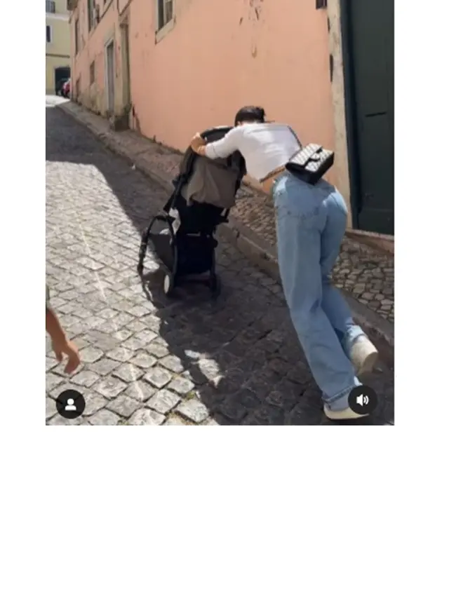 8 Momen Jennifer Bachdim Angkat Stroller Anak saat Liburan di Portugal, Curi Perhatian