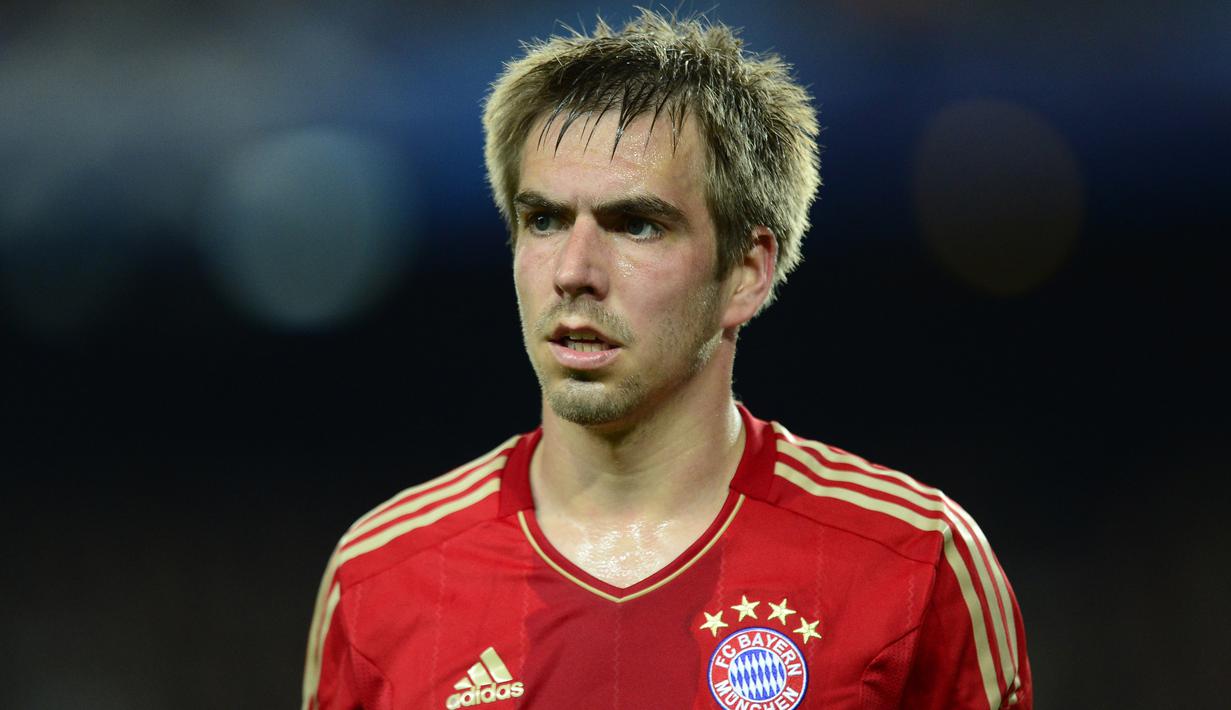 6. Philipp Lahm - Pemain yang berposisi bek kiri ini sudah mengoleksi banyak gelar mulai dari Bundesliga, Liga Champions hingga Piala Dunia. Tapi siapa sangka, pria berpaspor Jerman itu pernah menjadi anak gawang di akademi Bayern Munchen. (AFP/Javier Soriano)